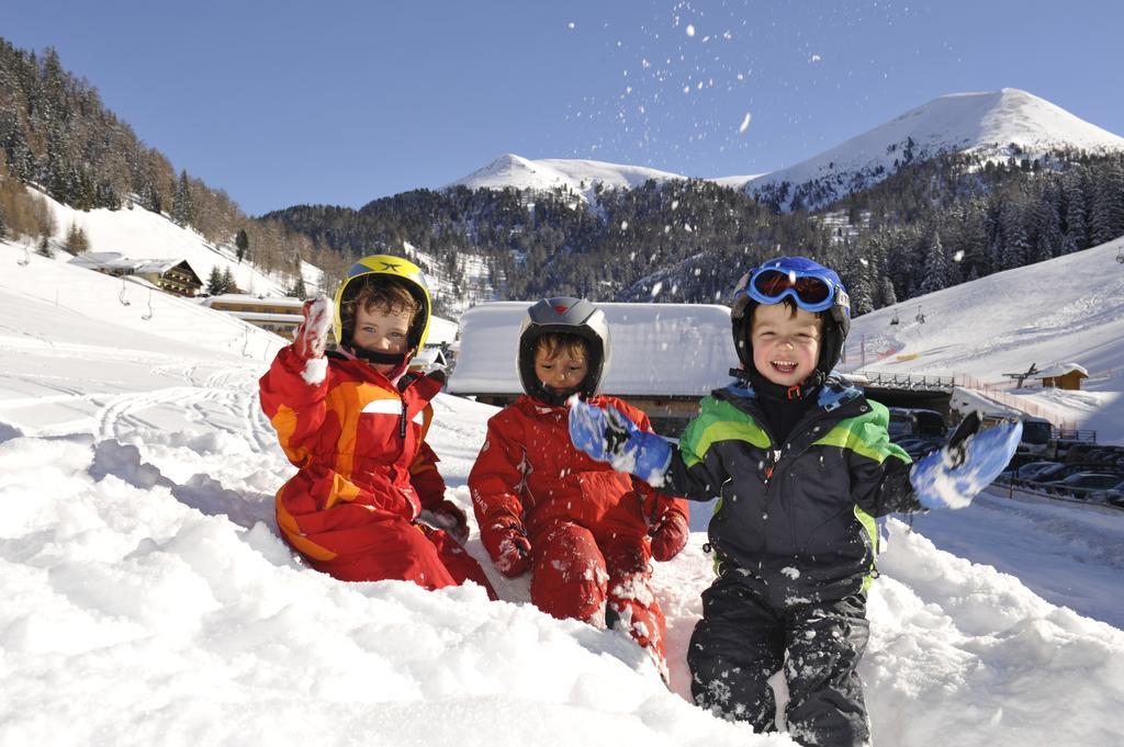Kinder- Und Familienhotel Nockalm Инеркремс Стая снимка