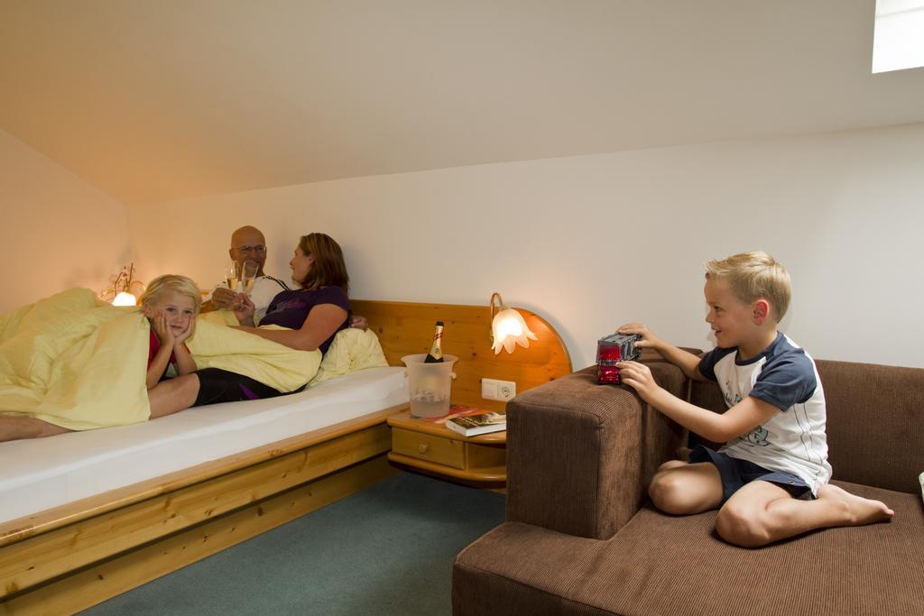 Kinder- Und Familienhotel Nockalm Инеркремс Екстериор снимка