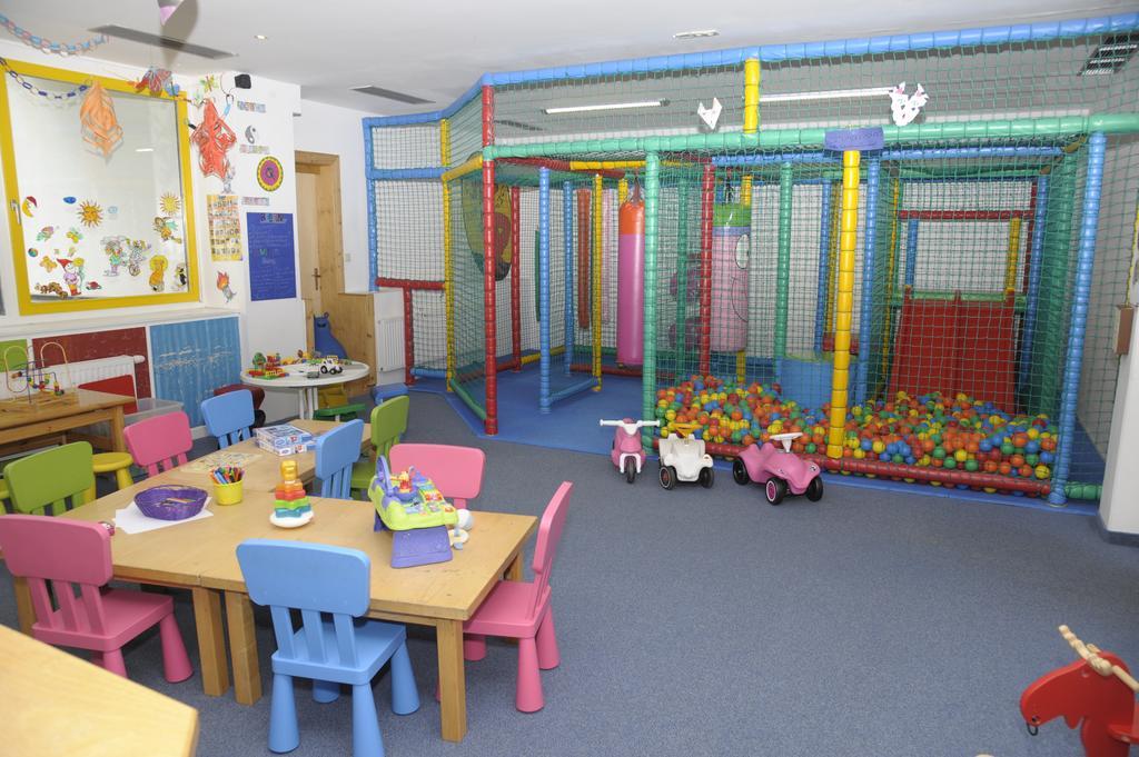 Kinder- Und Familienhotel Nockalm Инеркремс Екстериор снимка
